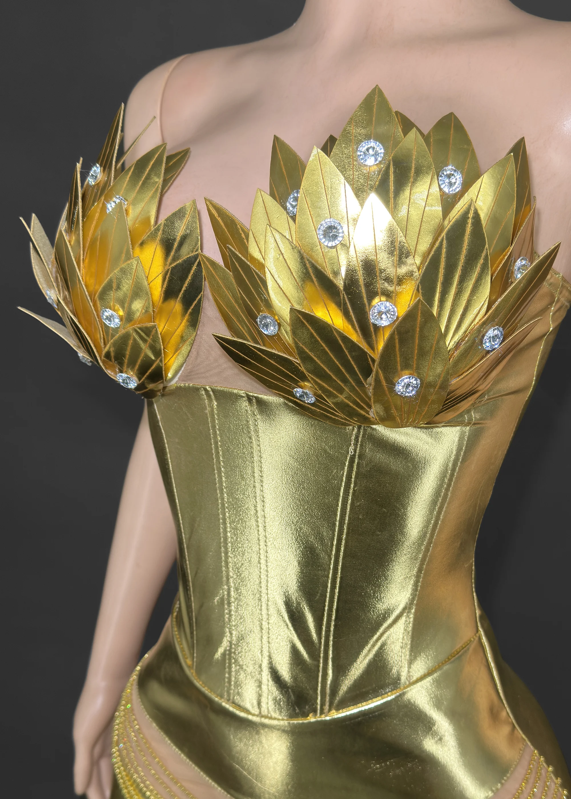 "ZD Sexy Golden Bodycon Dress – Luxury Metallic Corset Evening Gown with Sheer Mesh Details for Club & Performance"