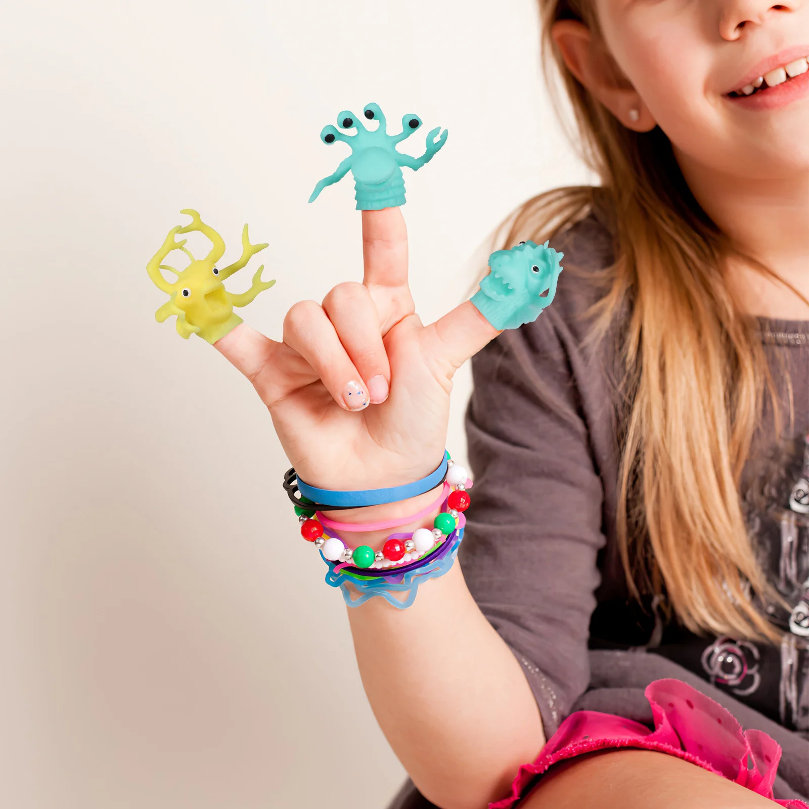 หุ่นสัตว์น่ารัก 6 ชิ้น ของเล่นนิ้วมือสำหรับเด็กเล็ก ชุดงานฝีมือ