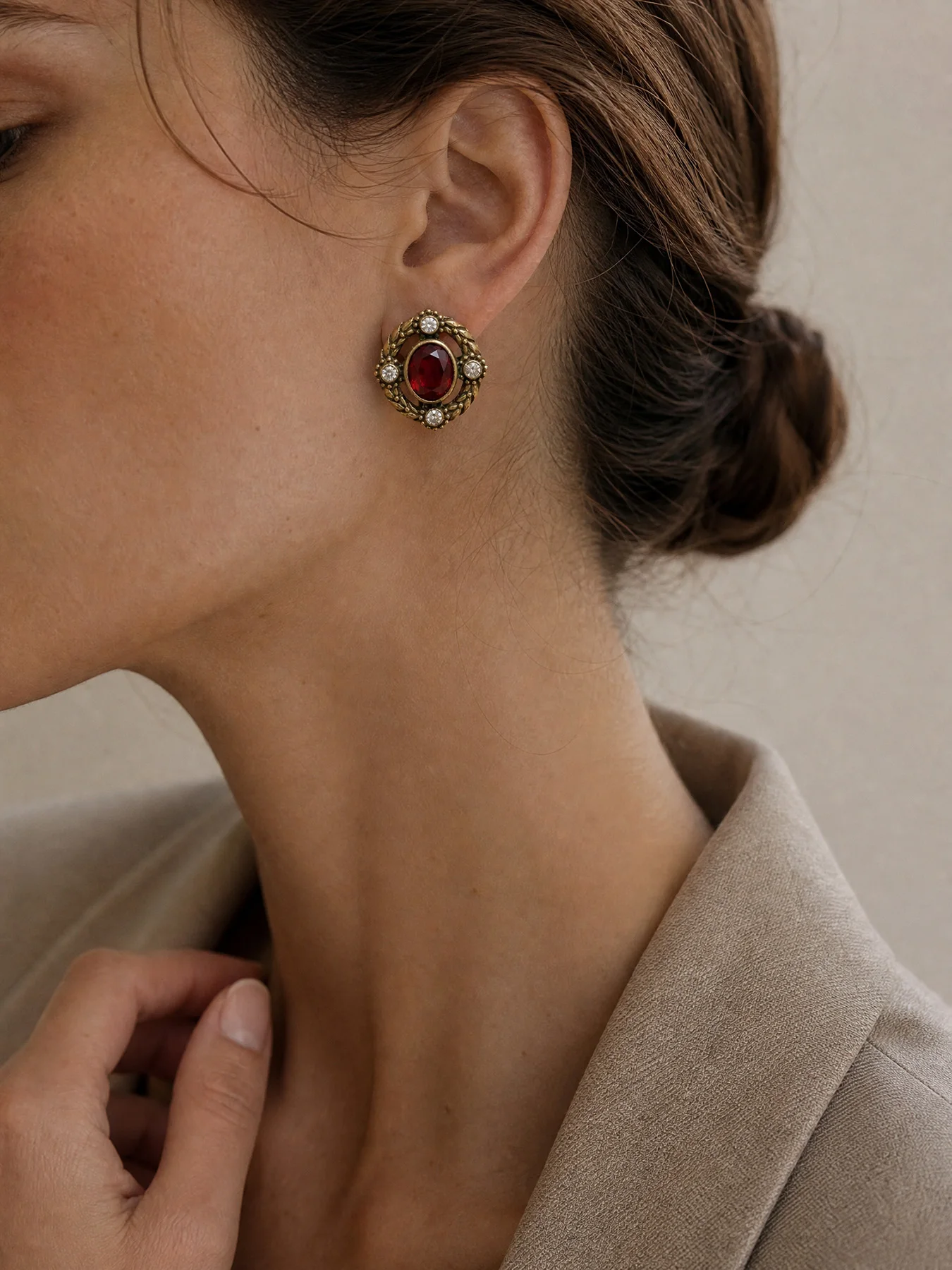 Vintage Wreath Red Crystal Stud Earrings, Antique Gold Embossed Court Style Jewelry