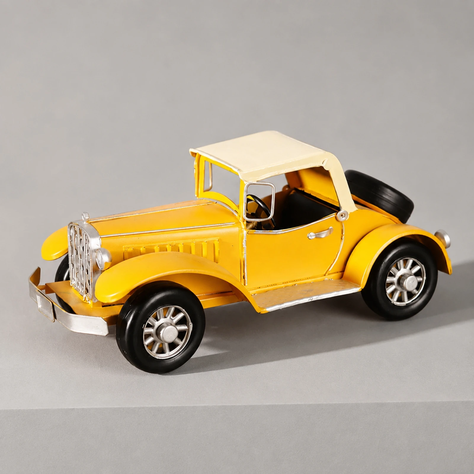 Collectible Vehicle Detailed Freestanding Vintage Car Display Piece Hand-Finished Metal Automobile Figurine Compact