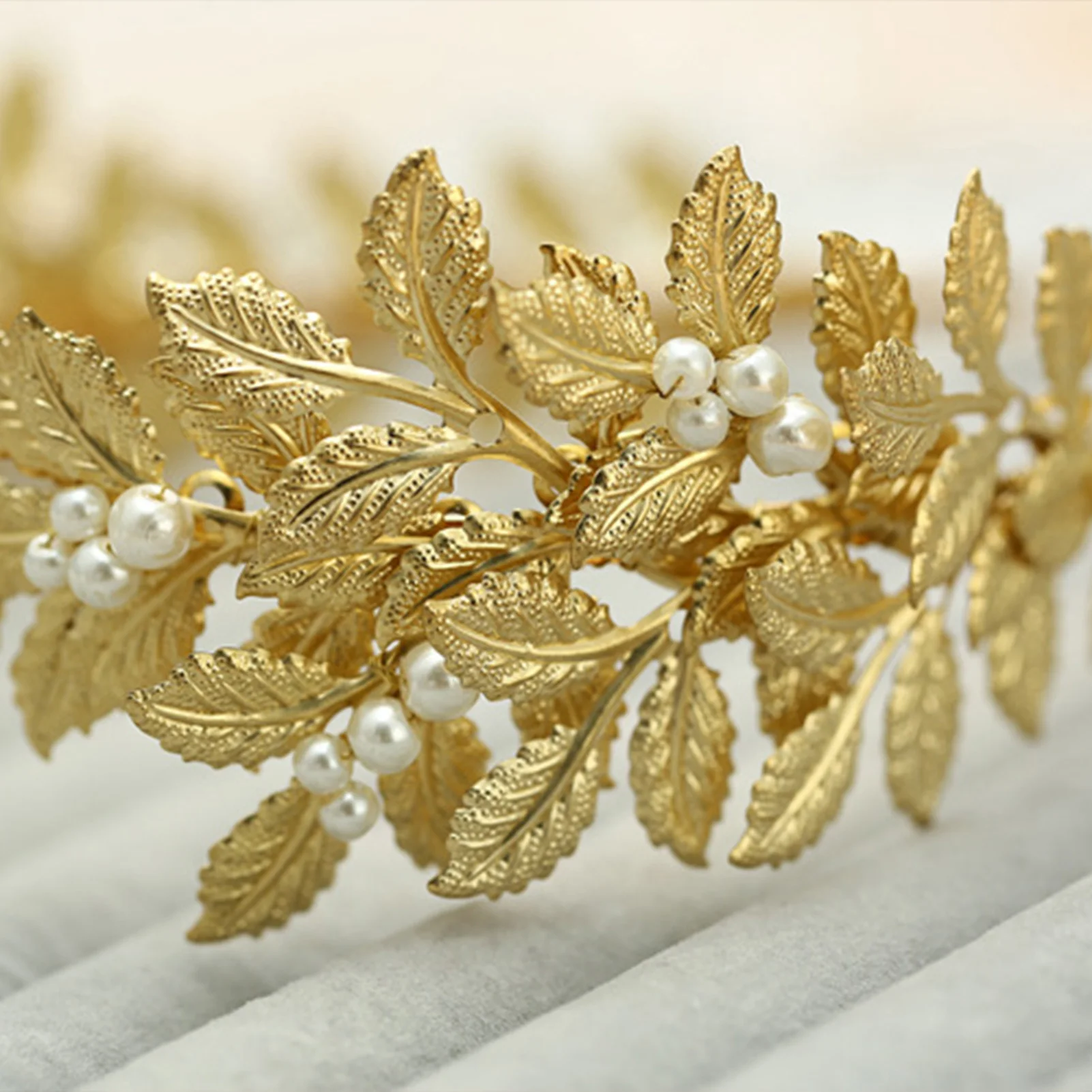 Baroque Gold-Plated Leaf Headband Nonslip Hair Accessories with Pearl for Women Hairstyle Making Tool