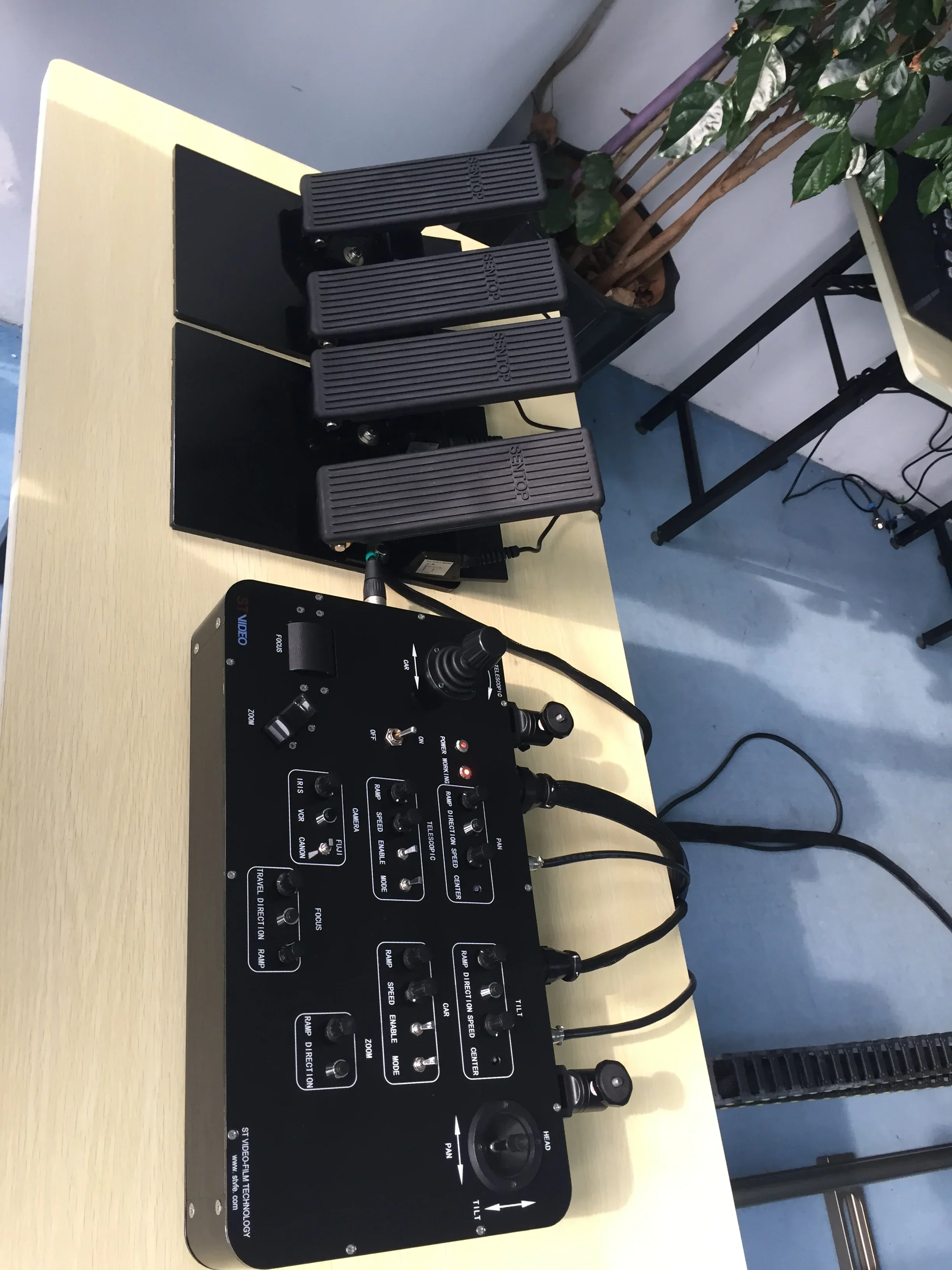 Tripod kamera, peralatan fotografi Menara kamera St-R1 dapat disesuaikan