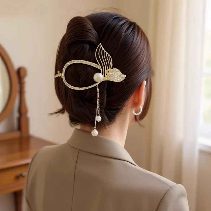 

Female 2026 New Headwear Ladies Tassels Pearls Trendy Hair Clips with for Women Hairpins Barrettes Headband Hair Accessories