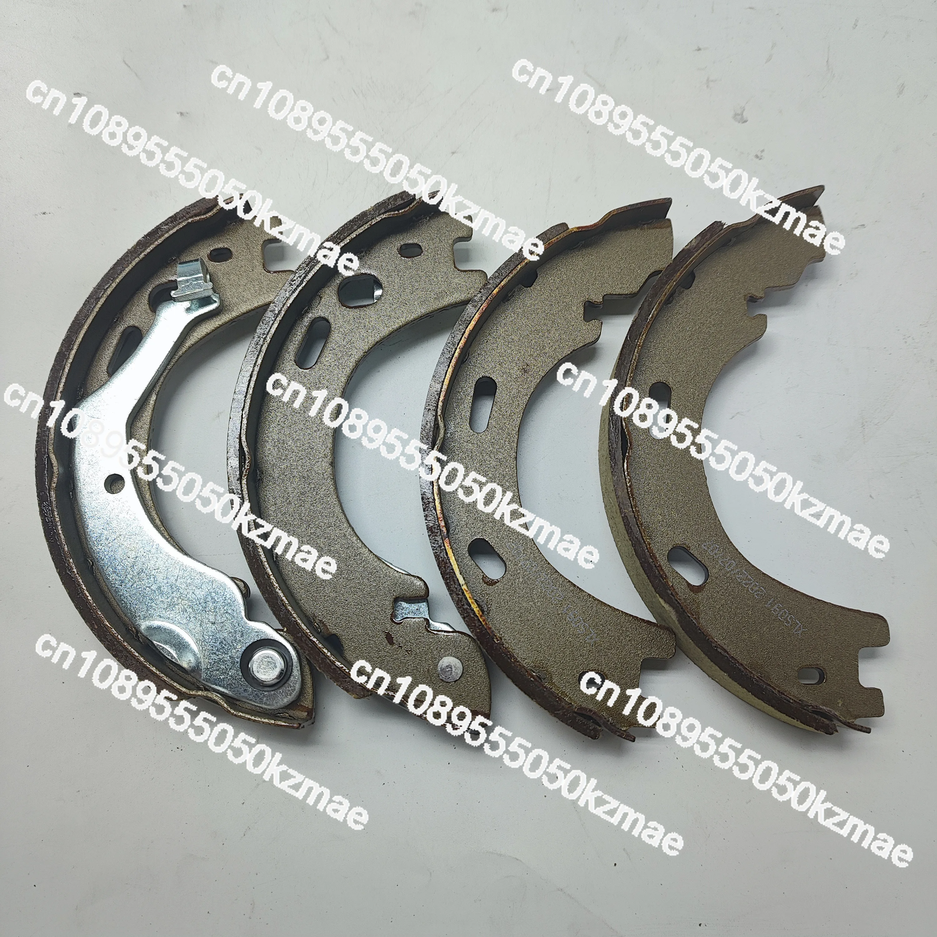 مجموعة وسادات الفرامل الالتقاط LDV T60 |   استبدال حذاء الفرامل الخلفية # C00089219 C00089218