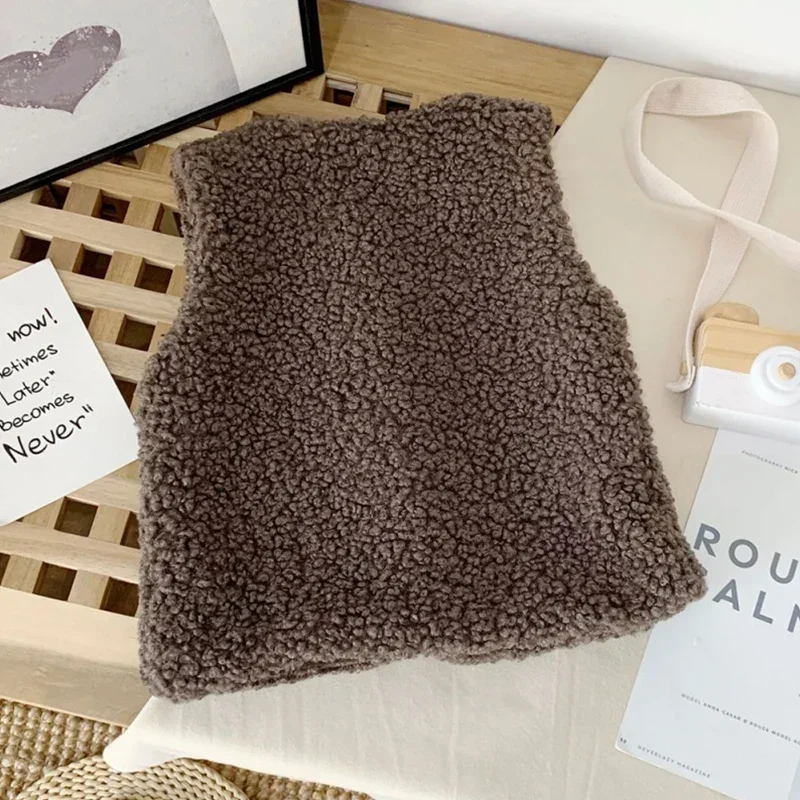 Herbst-Winter-Weste aus Lammwolle mit Samtfutter für Mädchen und Jungen, Plüschweste, einreihig, V-Ausschnitt, warmer, modischer Mantel für Kinder – Detail 5