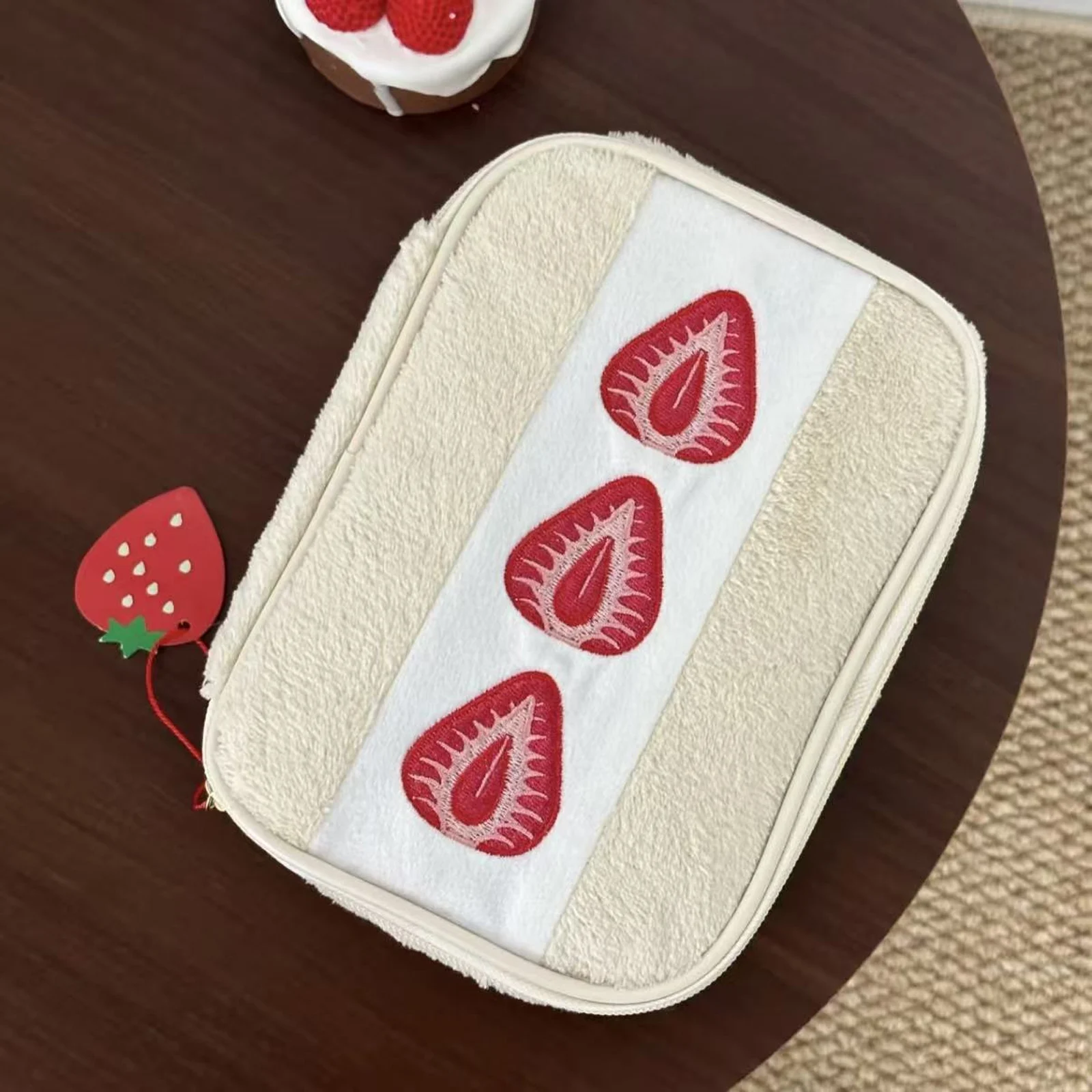 Cute Makeup Bag with Plush Embroidery for Women, High Aesthetic Value, Portable for Outdoor Travel, Storage for Coins, Cosmetics, and Jewelry (Excluding Pendants)