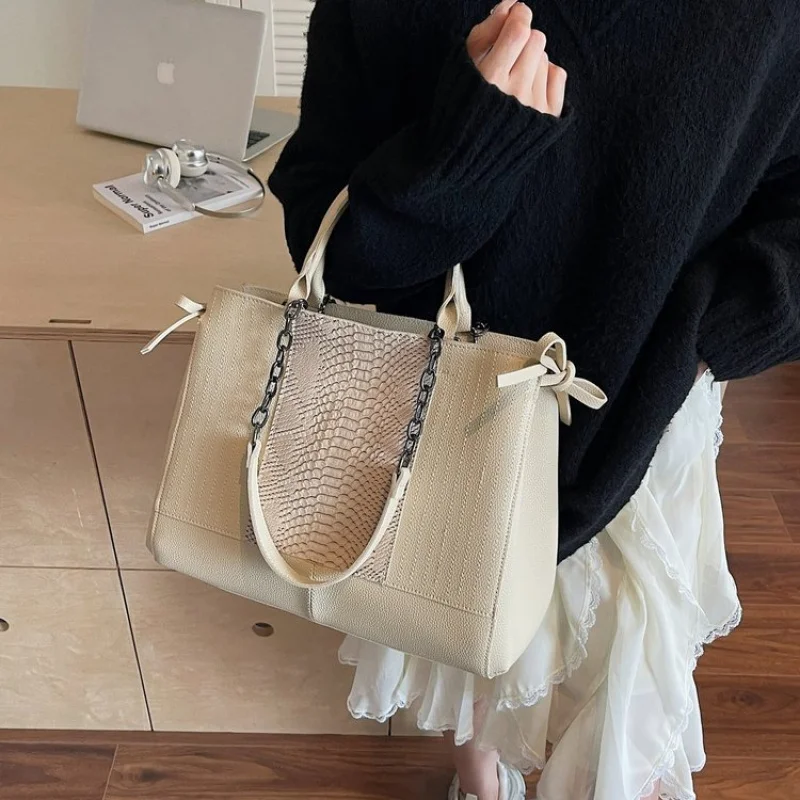 حقيبة يد جلدية أنيقة للنساء محفظة صغيرة على الطراز العتيق للنزهات غير الرسمية نداء نجم عصري