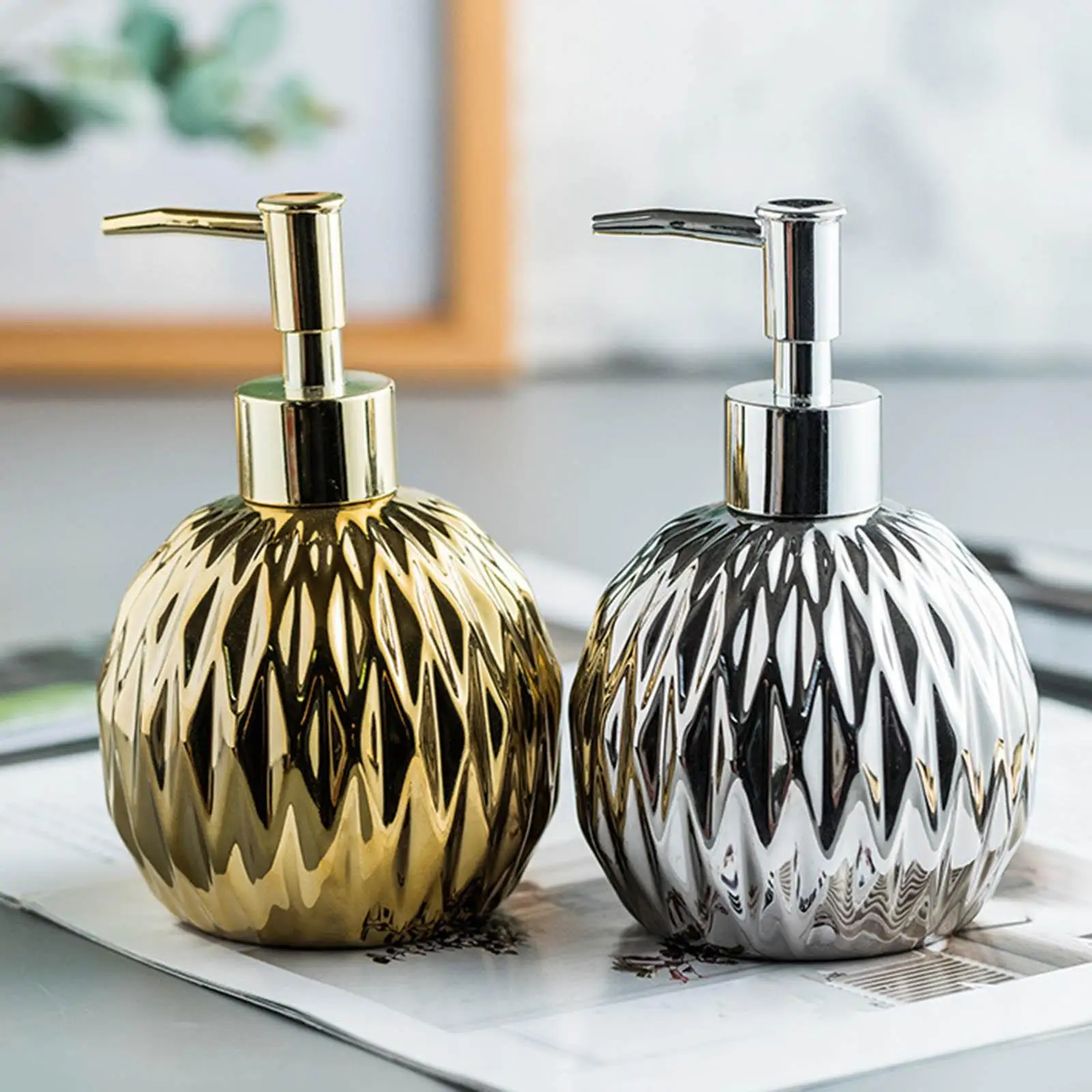 

Luxury Soap Dispenser Lotion Bottle Refillable Shower Jar Shower Gel Bottle for Countertop Home Hotel Restroom Bathroom