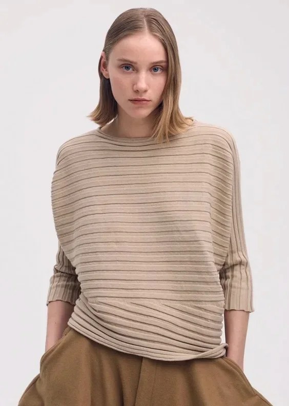 

Бежевый плиссированный топ большого размера из мягкой ткани с рукавами 3/4, свободная блузка, непринужденная повседневная повседневная одежда, модный минималистичный шик