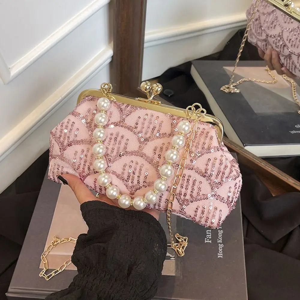 

Wrist Bag Pearl Sequin Banquet Bag Kiss Lock Cheongsam Accessories Hanfu Clutch Bag Elegant with Handle Ladies Shell Bag Women