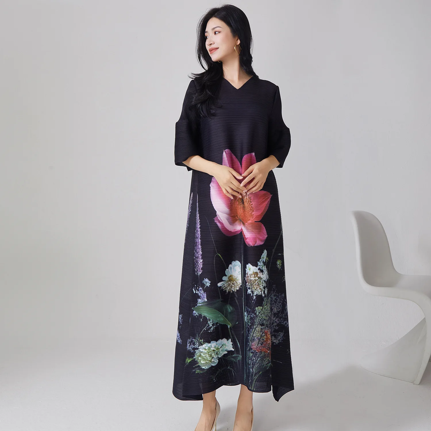 

Miyake Fold Pleated Plus Size Women's Dresses V-Neck Loose Slim Retro Printed Loose A-Line Long Dresses 2025 Spring Summer New