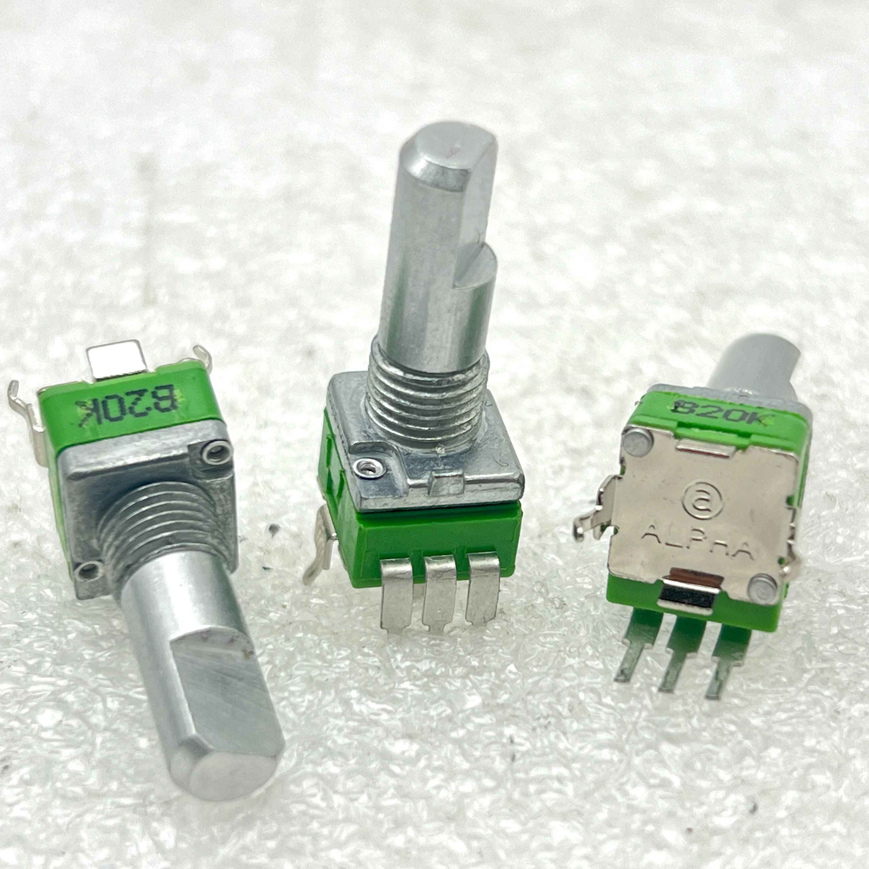 1 PCS Taiwan ALPHA 09 precision potentiometer B20K shaft length 18mm with midpoint positioning