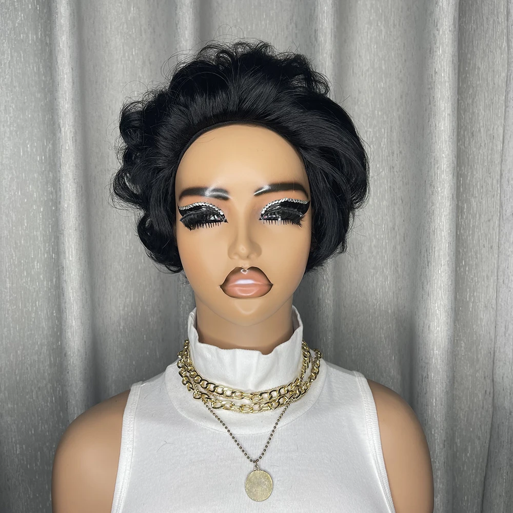 Peruki brazylijskie krótkie pixie cut dla czarnoskórych kobiet, krótki kręcony bob z wstępnie wyregulowaną grzywką, peruka typu water wave wykonana w całości maszynowo.