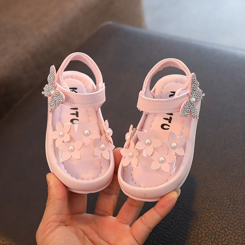 Kid Girls sandalo 2023 fiori tinta unita Versatile morbido petto farfalla strass Cute Baby Princess First Walker Shoes
