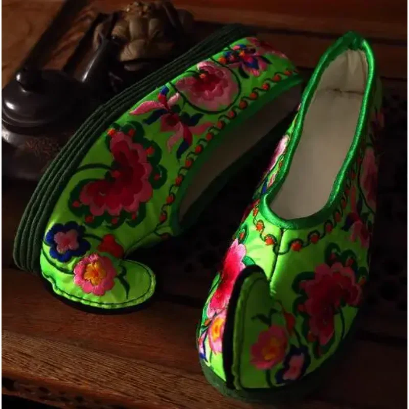 Ancient Chinese Shoes Handmade Embroidery Women Flat Spring Sharp Tradition Stage