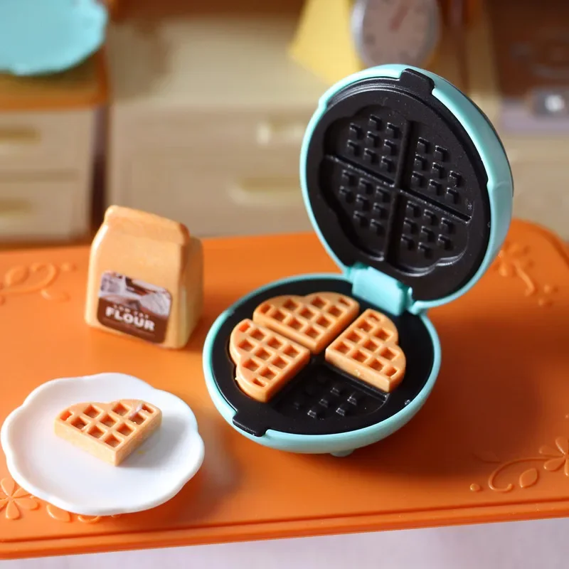 Mini Toaster Oven Waffle Crafts Kitchen Dollhouse Toy Gift for Kid Miniature Food Simulation Home Decor Living Room Decoration