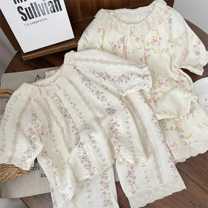

Girls Suit 2025 Summer New Childrens Clothing Korean Style Girls Baby Retro Flowers Short-sleeved Pants Pajamas Two Sets