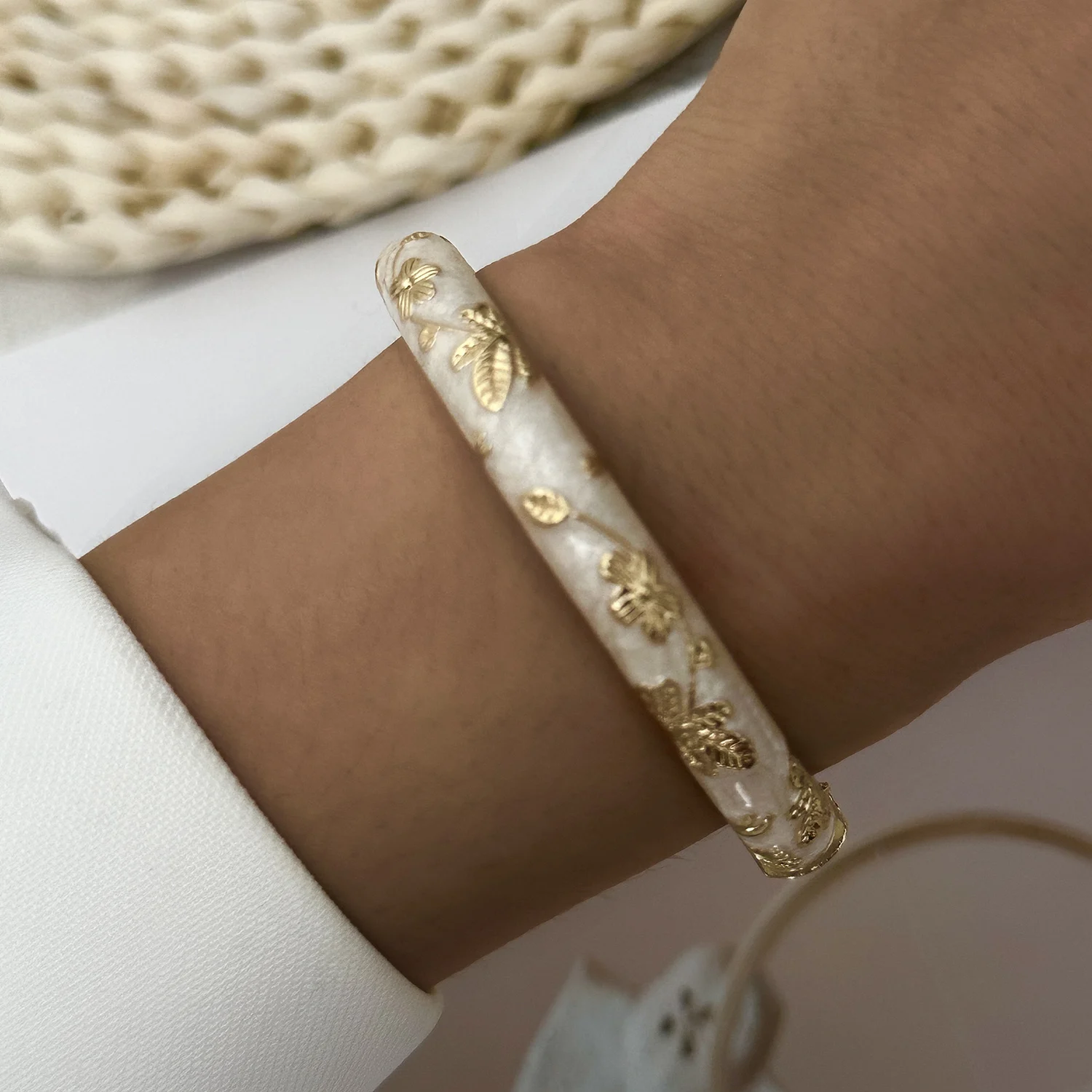 Elegante Kleine Blumen-Cloisonné-Emaille-Armreifen für Frauen, Retro Bunte Blumen- und Blättermuster-Armreifen, Ethnischer Vintage-Schmuck als Geschenk – Detail 6