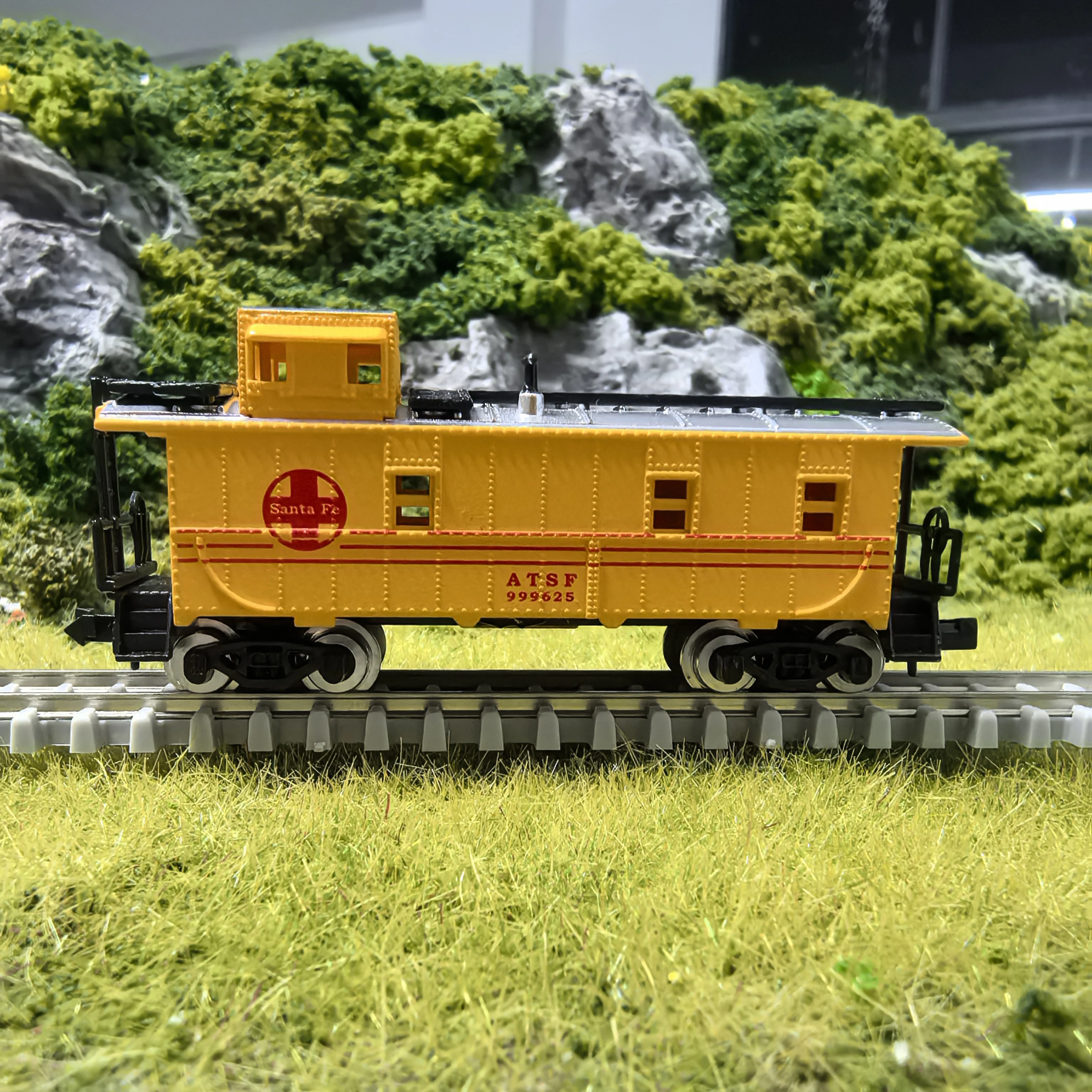 

1/160 Scale Simulation Transport Model Car N-Type Caboose Vintage Railway Freight Car Train Model for Display Collection & Gift