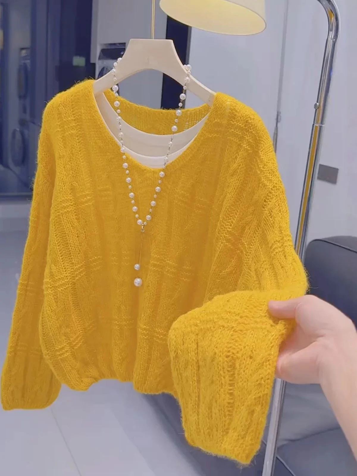 

Thin Yellow V-Ne Knitted Sweater Hollow out Twisted Early Autumn New Korean Sle Women's Top Faionable Youthful Soft Swe...