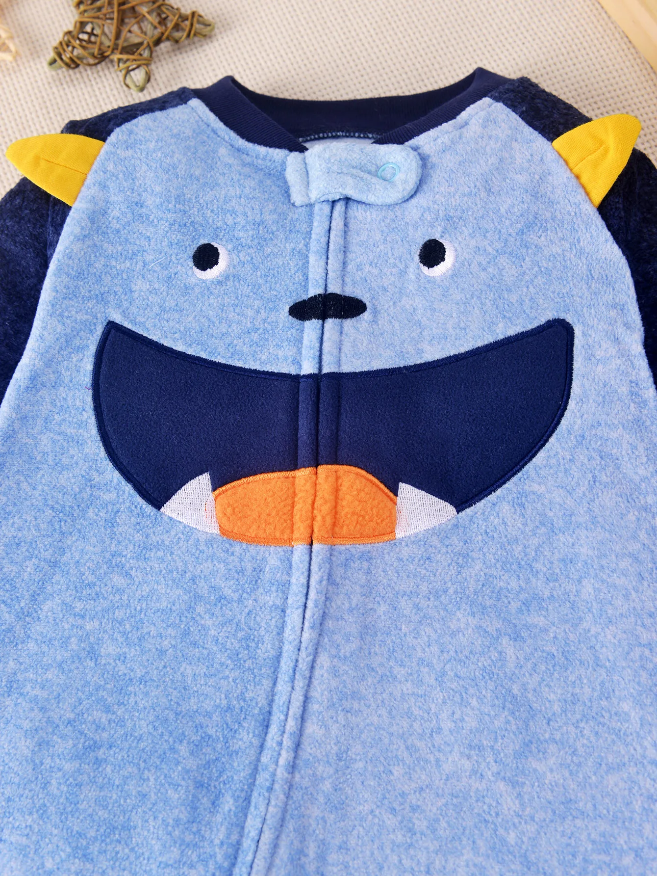 Gestreifter Raglan-Kontrastärmel-Polarfleece-Reißverschluss-Strampler für Kleinkinder, Cartoon-Stickerei, Warmer Herbst-Winter-Baby-Overall 12-24M – Detail 10