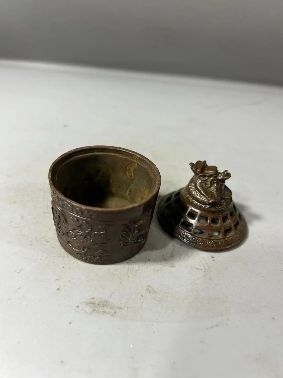 A collection of second-hand copper ware, double dragon hollowed out incense burners, incense burners, made in the Qianlong reign