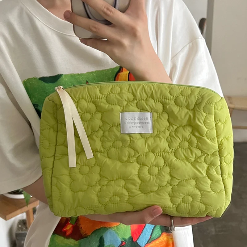Women Makeup Bag New Quilting Flower Pattern Waterproof Portable Storage Bag Travel Wash Pouch Cosmetic Zipper Bag LargeCapacity