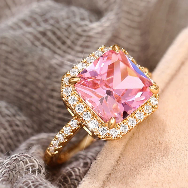 Huitan Temperamentvolle Süße Rosa CZ Damenringe Jubiläumsfeier Luxuriöse Trendige Damenaccessoires Ausgefallenes Geschenk Modeschmuck