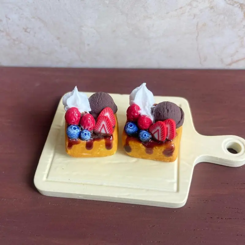 1Pcs Miniature Berry Ice Cream Thick Cut Toast Model Toy Fruit Bread Food Accessory for Dollhouses DIY Decoration Kids Gift
