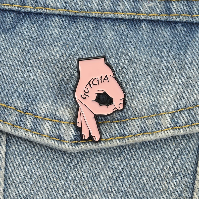 Gotcha Emaille Pins OK Signatur Broschen Revers Abzeichen Kleidung Lustige Cartoon Hand Zitate Schmuck Geschenk für Familie Freunde