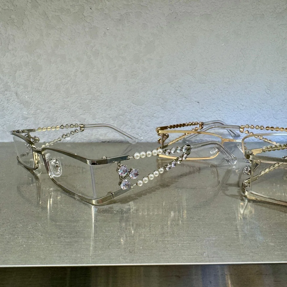nouvelle-monture-de-lunettes-pour-femme-au-design-creatif-et-tendance-ornee-de-diamants-pour-la-photographie-de-rue-et-les-soirees-avec-decoration-de-perles-et-lunettes-de-luxe-pour-homme