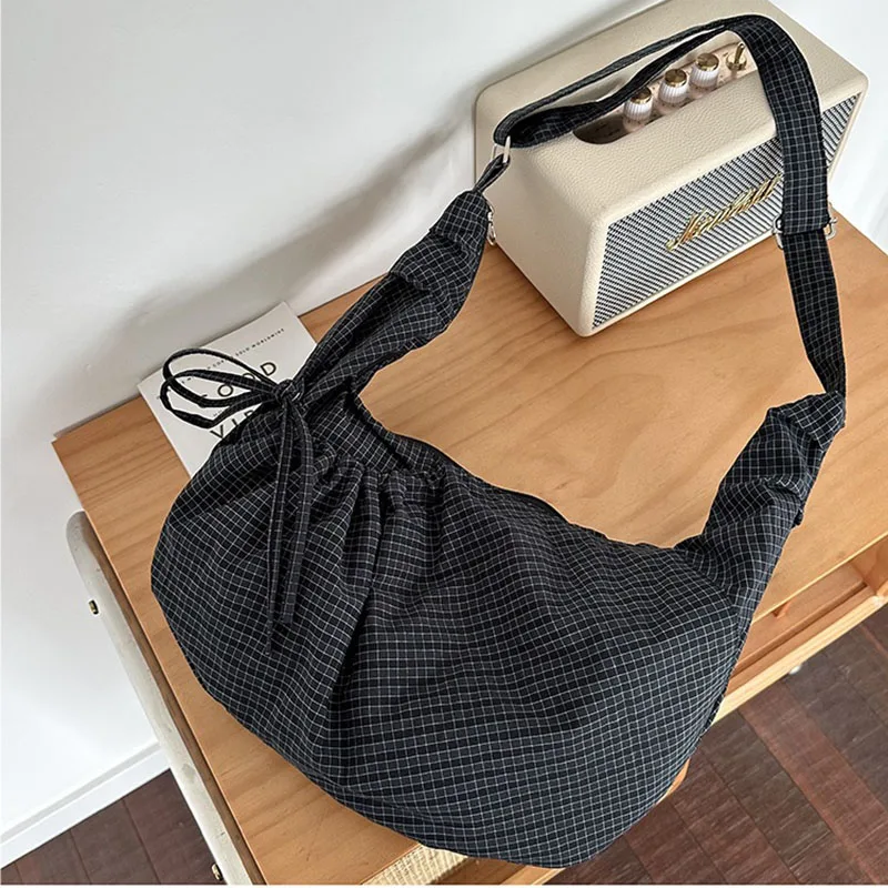 Koreanische karierte Hobo-Tasche mit Kordelzug, große Kapazität, Canvas-Umhängetasche, lässige Alltagstasche für Damen – Detail 3