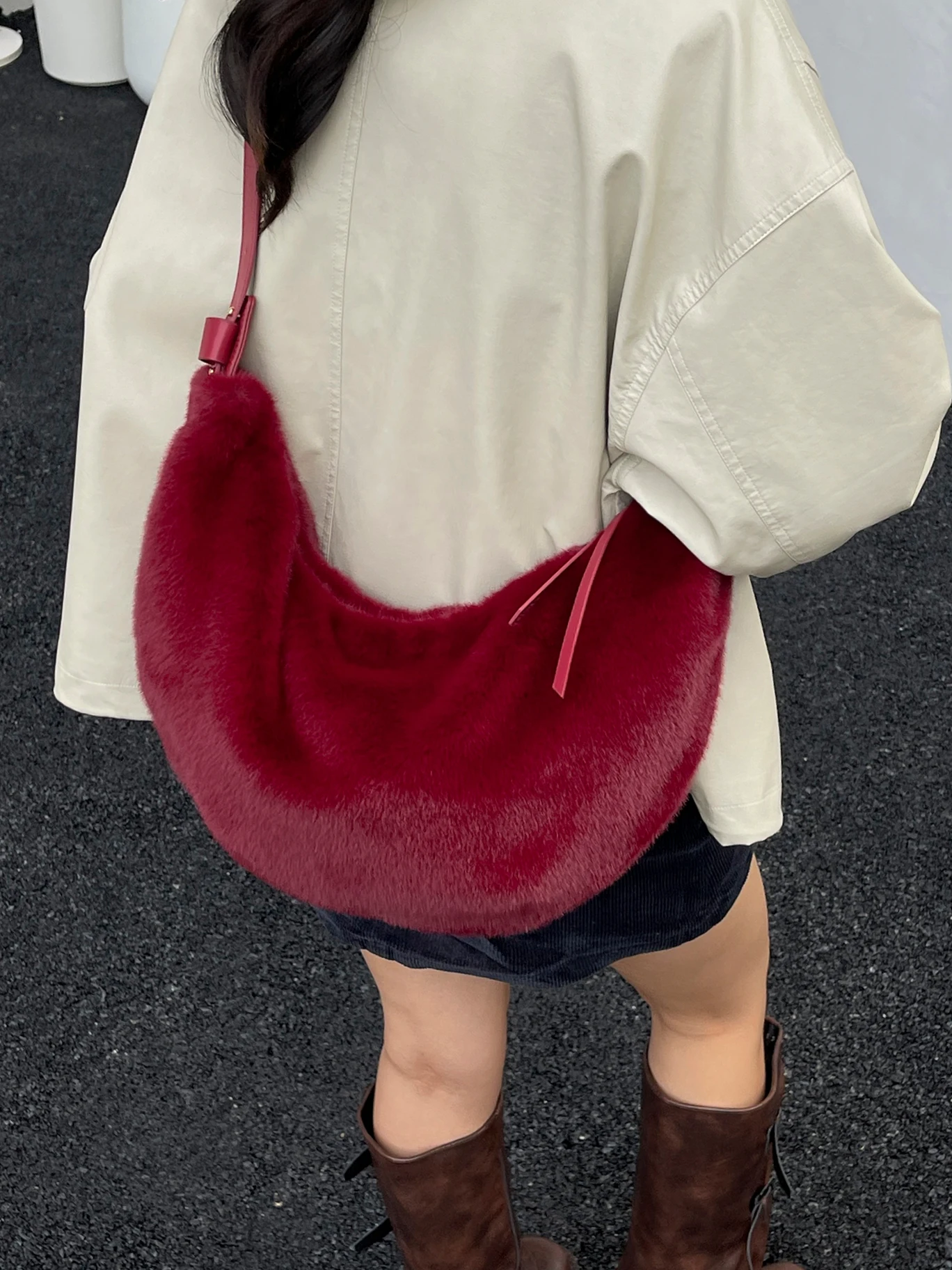 

Сумки на плечо из искусственного меха в форме полумесяца для женщин, зимние плюшевые простые сумки для подмышек, большие вместительные женские меховые сумки через плечо