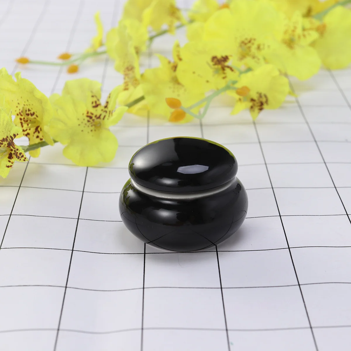 

Mini Ceramics Cream Rouge Storage Tank Portable Travel Makeup Sealed Bottle Black 4.6x2.7x3.5cm Small Exquisite Tea