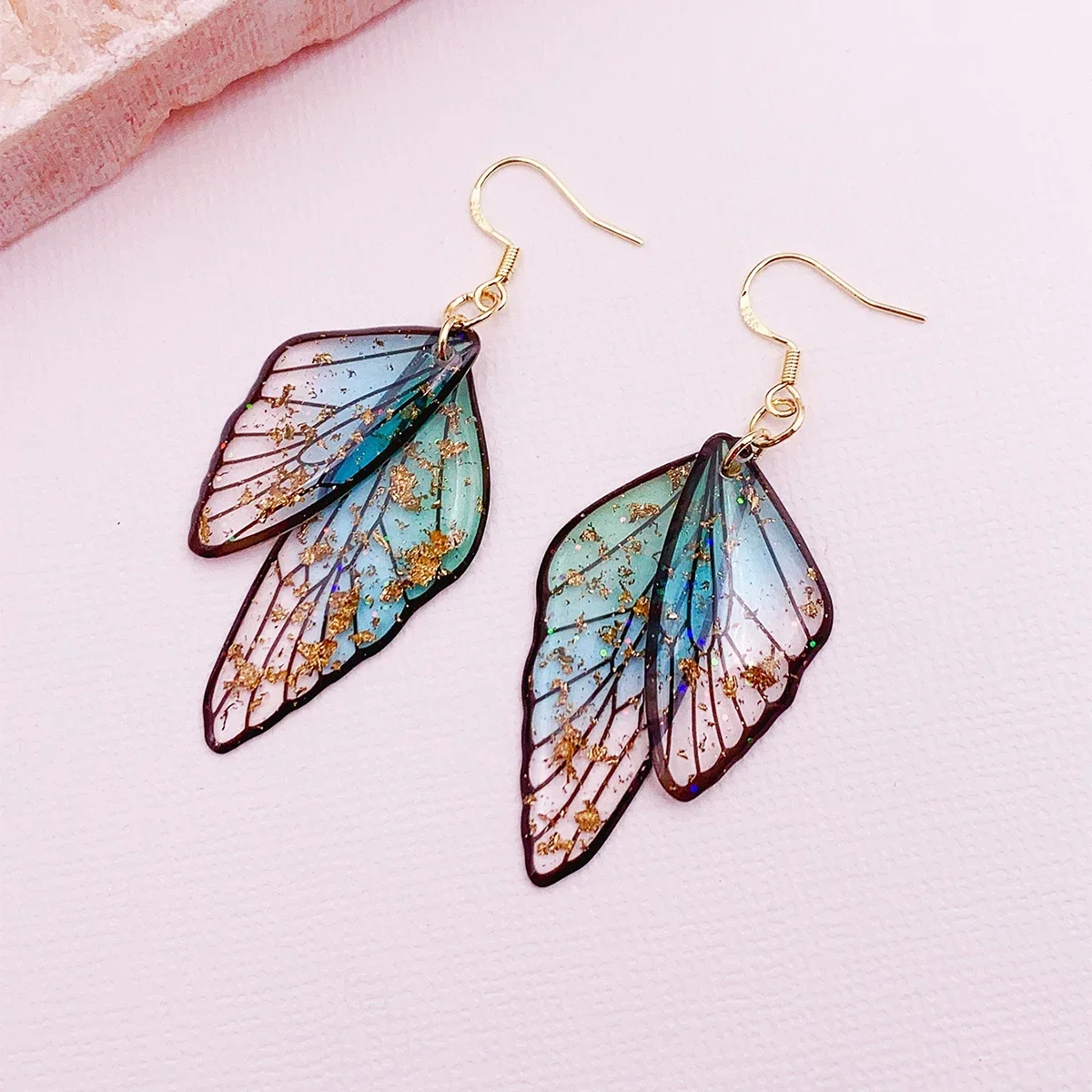 Minar Fairy Clear Gradient Color Resin Wings Dangle Earrings für Damen Großhandel Kupfer Strass Schmetterlingsanhänger Ohrring