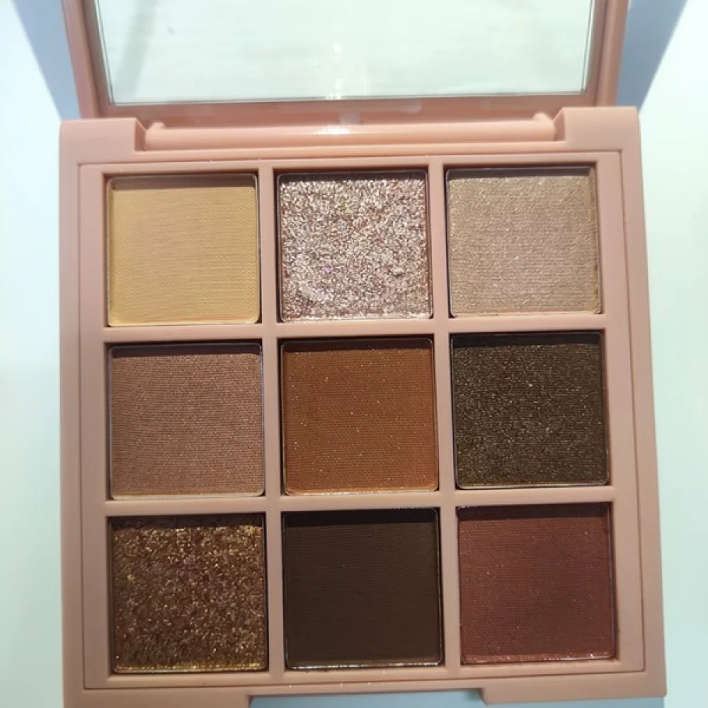 9 Colors Eyeshadow Palette Matte Shimmer Pigmented Powder Compact Makeup Kit For Natural Daily Look Easy Blending