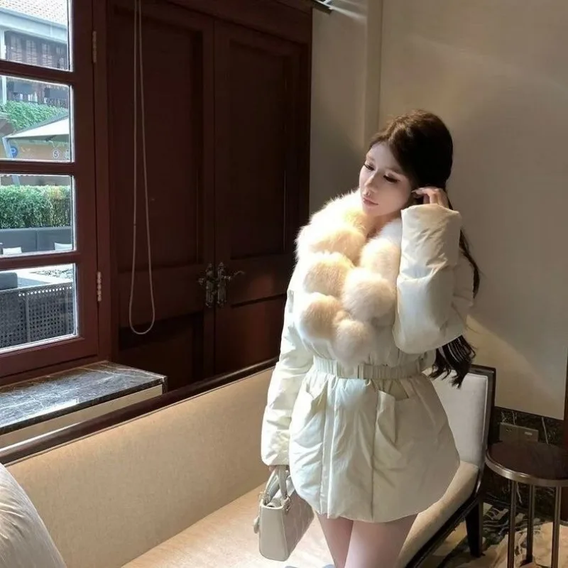 Luxury Fox Fur Collar Winter Warm Down Jacket Women Slim Loose Waistband Trend Fur Coat Short Puffer Jacket White Duck Down Top
