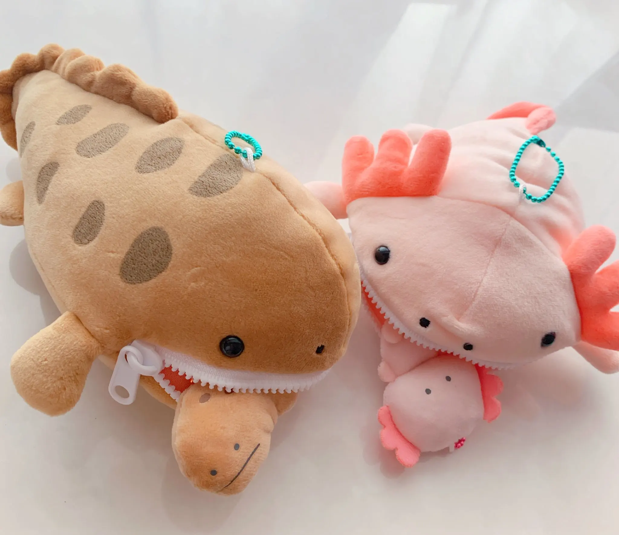 【2023 Mai Vorverkauf】Gelb 18 cm großes Kawaii süßes Chuck in Ihrem Mund! Aquarium Walhai Axolotl Krokodil Plüschtiere Stoffpuppen