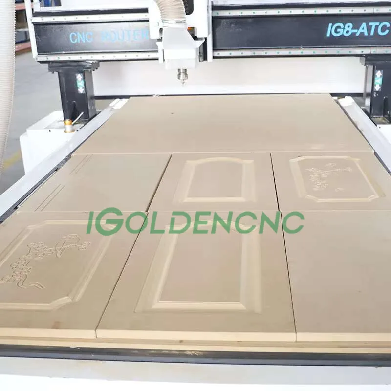 9Kw 공기 Coog 스핀들 3 4 축 나무 조각 Hine 1325 1530 진공 테이블이 있는 Atc Cnc Hinery