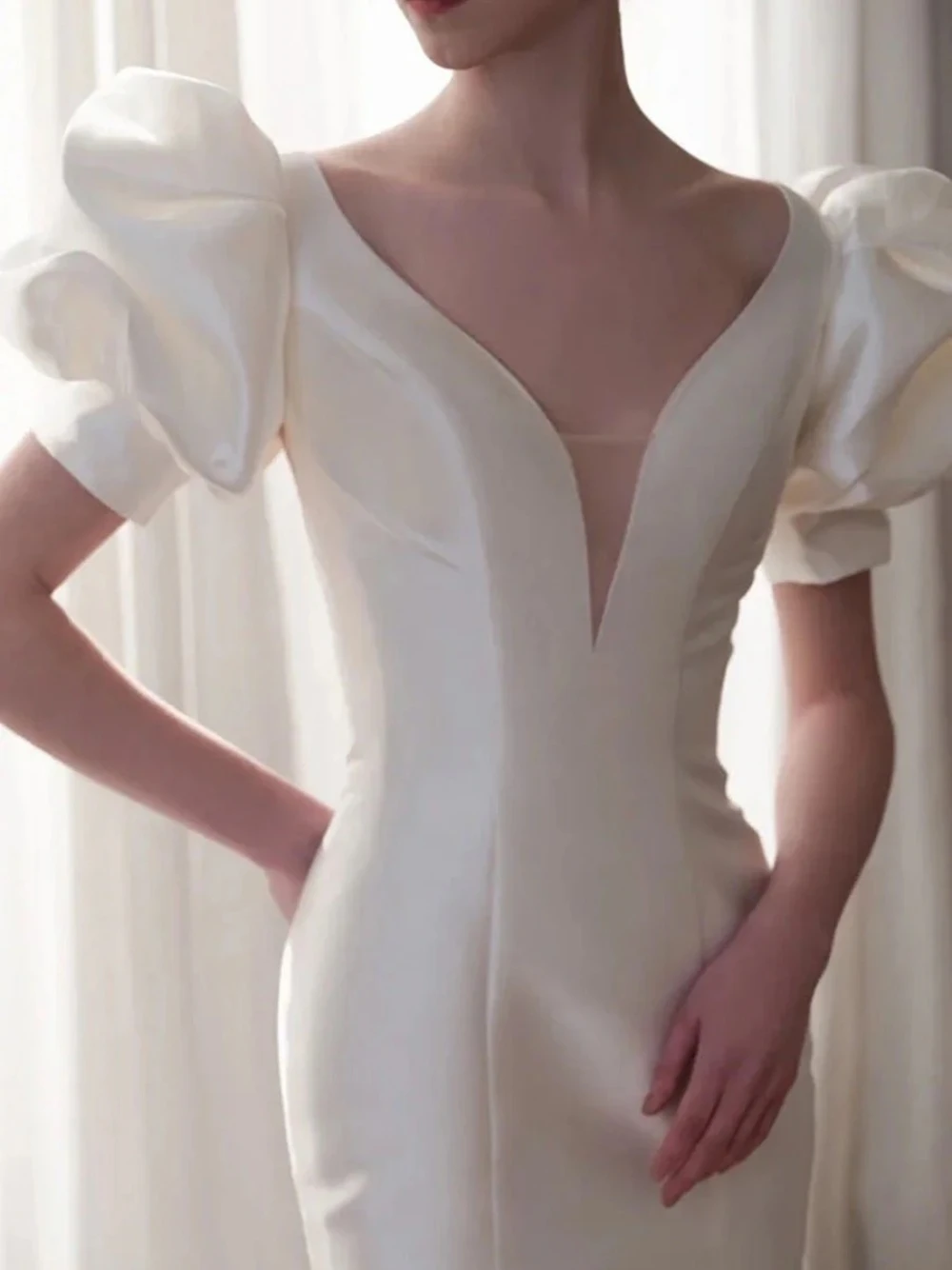 Dreamy Bubble Sleeves Ivory Wedding Dress Women Vintage Mermaid Exclusive Bridal Gown Customized Classy V Neck Bride Wear