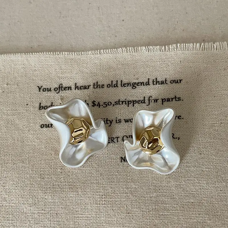 Irregular Petals Red Color Flowers Stud Earrings For Women Exquisite Simple Fashion Sweet Personality Temperament Jewelry