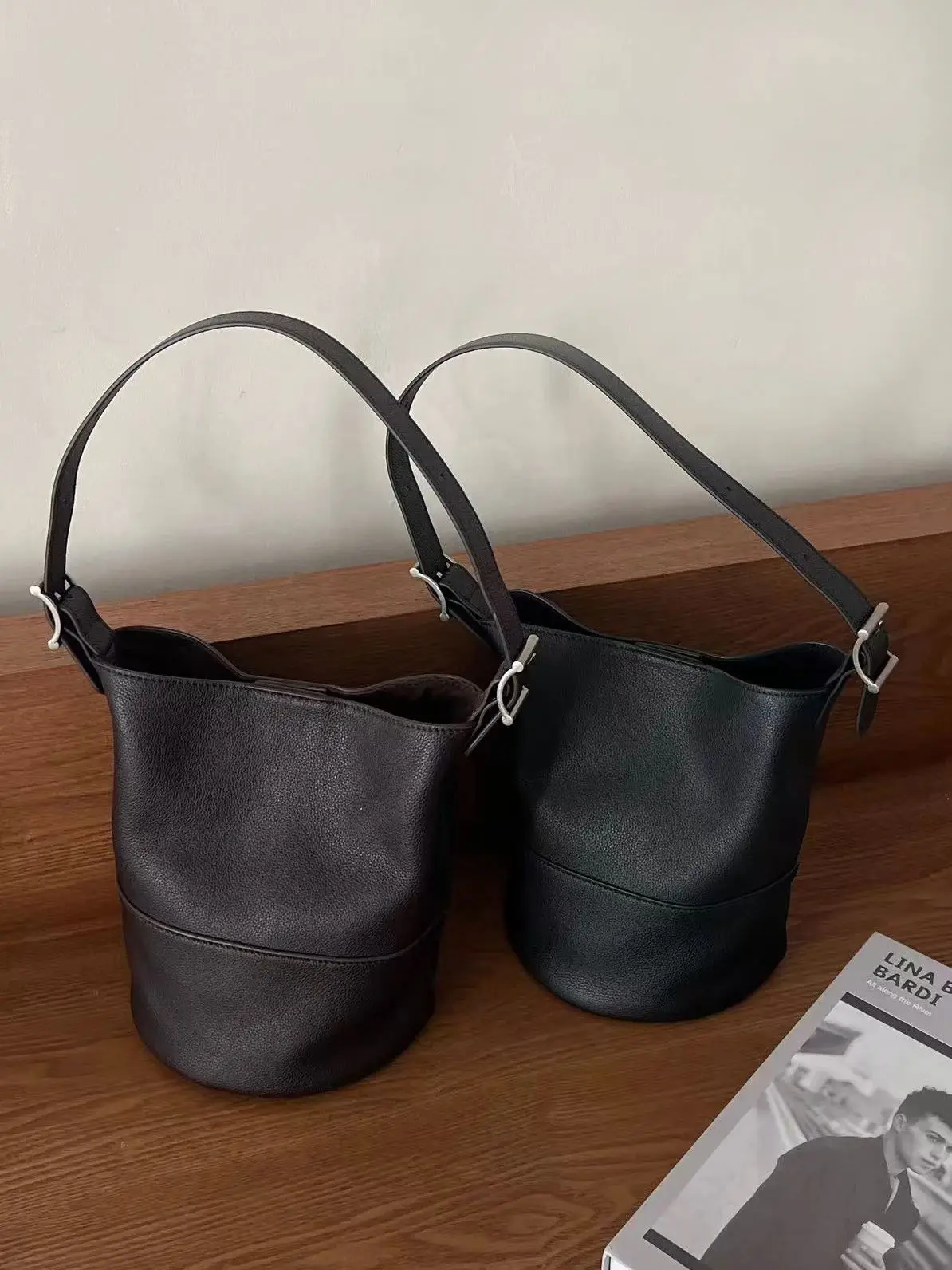 

Новая женская сумка-ведро из натуральной кожи, маленькая, через плечо, люксовая дизайнерская, из воловьей кожи, женская сумка-тоут, на плечо