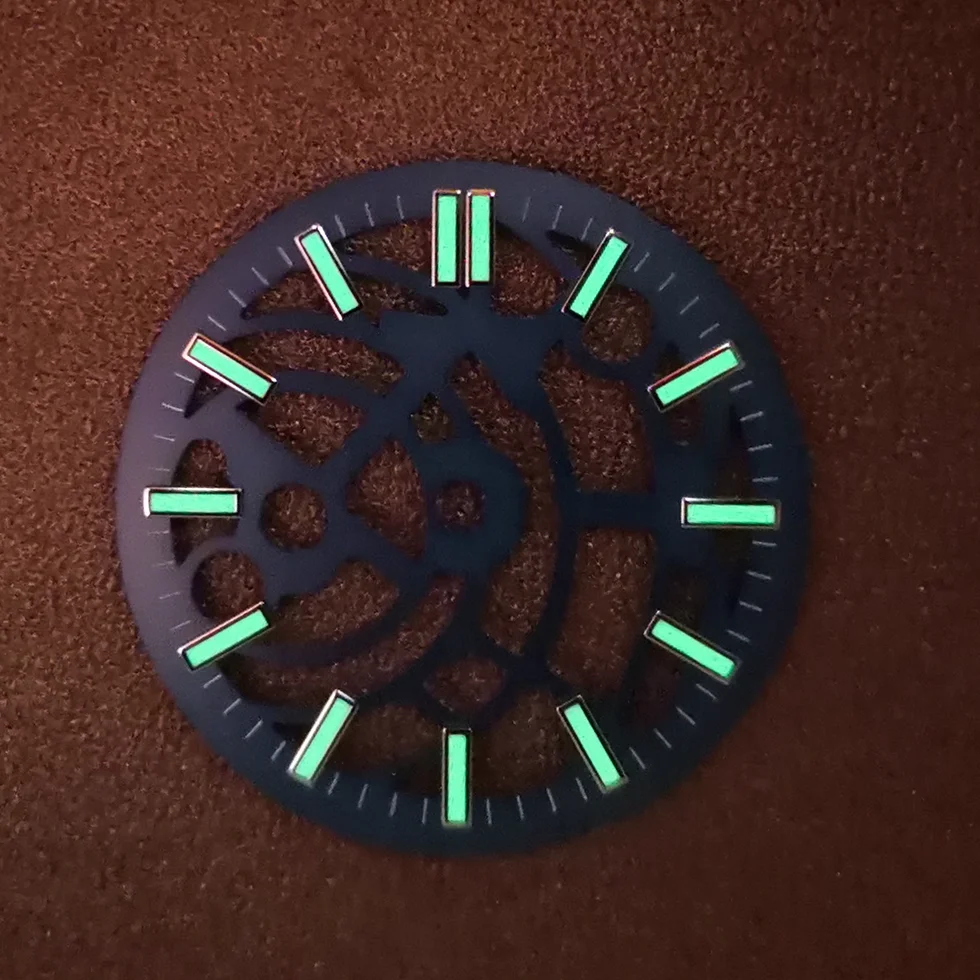 Quadrante scheletrato scavato luminoso NH38/NH70 da 28,5 mm per accessori per orologi con quadrante con movimento scheletrato automatico NH38/NH70/NH72