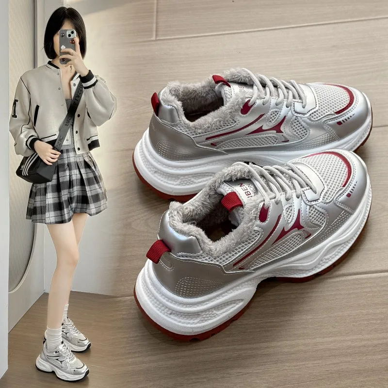 pai-tenis-feminino-primavera-verao-2025-novo-estilo-versatil-branco-fundo-grosso-aumentando-tenis-de-corrida-esportes