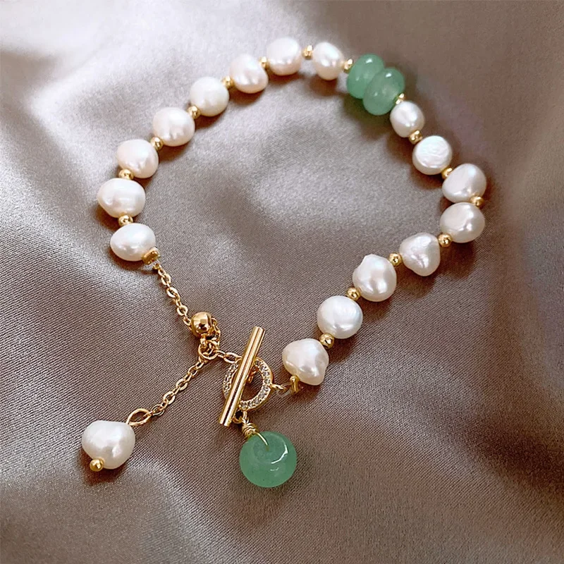 Elegant Baroque Imitation Pearl Bracelet for Women Niche Fashion Design Pearl Crystal Tassel Charm Bracelets Jewelry Gift