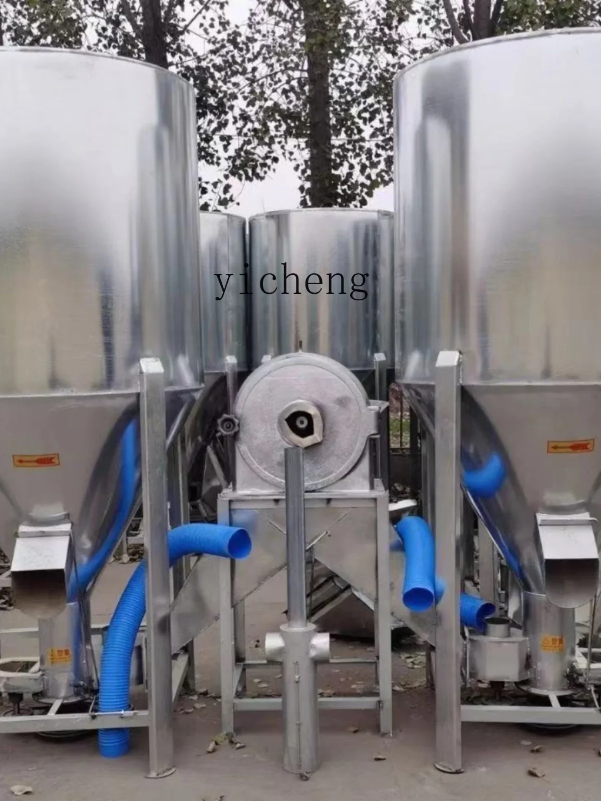 آلة خلط وتغذية الأعلاف العمودية المنزلية الخالية من الغبار آلة تربية وتغذية