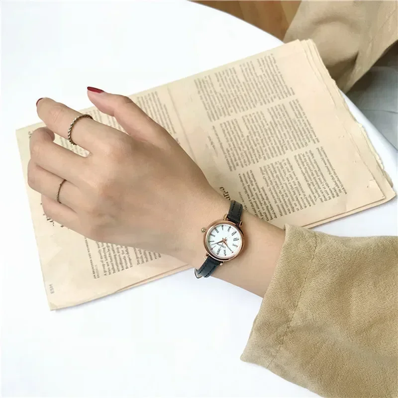 Retro Fashion Women Watches Small Round Dial Ladies Wristwatches Vintage Leather Bracelet Watch Female Clock Relogio Feminino