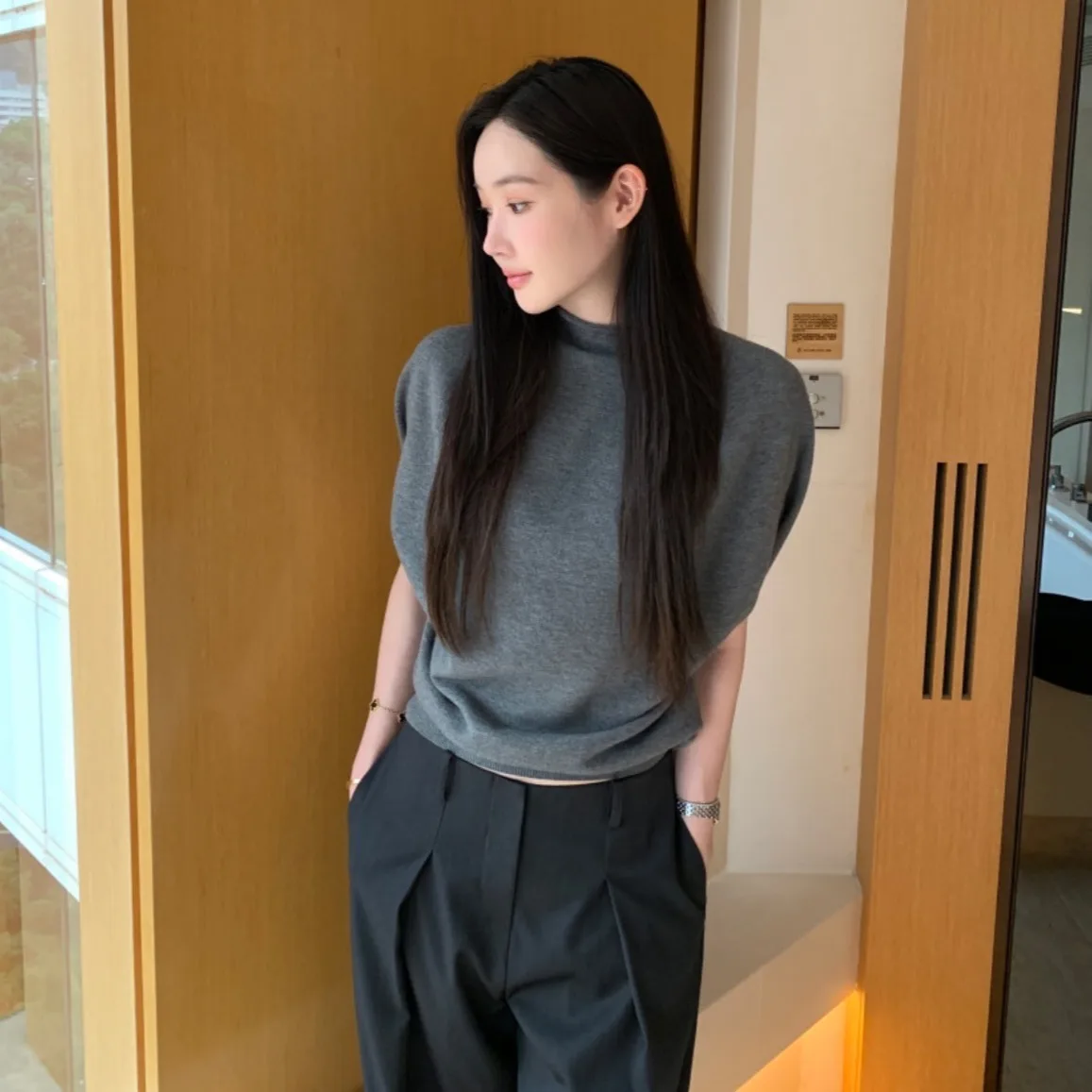 

Elegant Cowl Neck Sleeveless Knitted Sweater Women's Spring New Style Half High Collar Overhead Soft Medium Thickness Casual ...