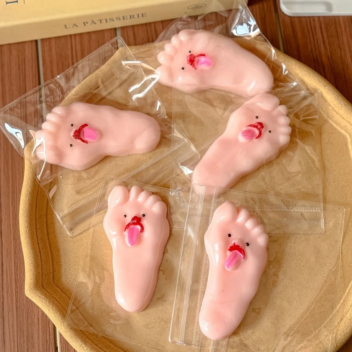 Cartoon Big Foot Tongue-Out Squishy Toy Cute Soft Q-Elastic Stress Relief Toe Squeeze for Work Study