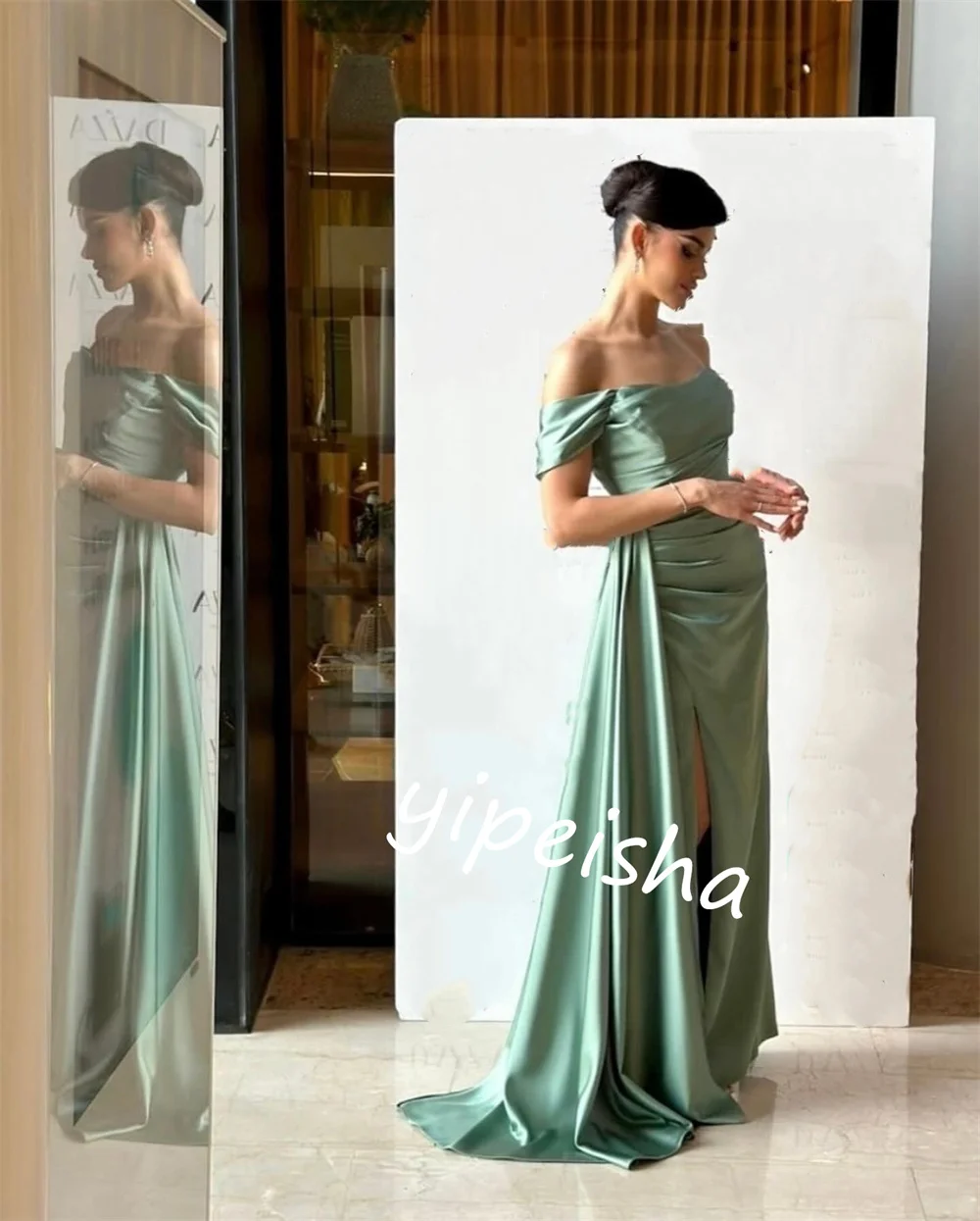 Jiayigong     Satin Pleat Christmas Sheath Off-the-shoulder Bespoke Occasion Gown Midi es